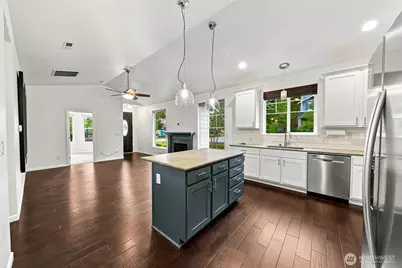 19220 Village Court E, Bonney Lake, WA 98391 - Photo 9