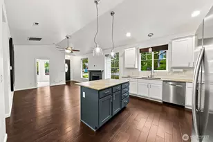 19220 Village Ct E, Bonney Lake, WA 98391 - Photo 9