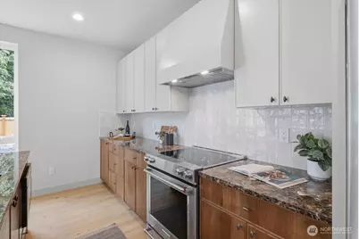 11732 38th Avenue NE #B, Seattle, WA 98115 - Photo 7