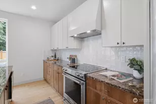 11732 38th Ave NE, Seattle, WA 98115 - Photo 7