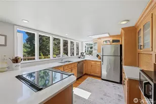 18002 25th Ave NE, Lake Forest Park, WA 98155 - Photo 3