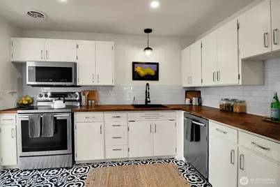 2353 Federal Avenue E, Seattle, WA 98102 - Photo 9