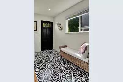 2353 Federal Avenue E, Seattle, WA 98102 - Photo 11