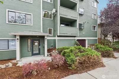 8816 Nesbit Avenue N #203, Seattle, WA 98103 - Photo 3