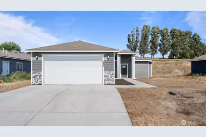 352 E Davis Street, Connell, WA 99326 - Photo 1