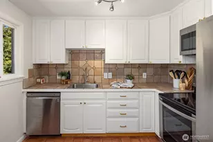 3504 NE 93rd St, Seattle, WA 98115 - Photo 9