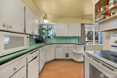 1516 Rainier Avenue, Everett, WA 98201 - Photo 11
