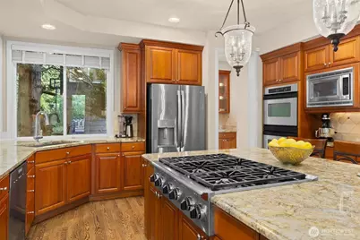 306 240th Place SE, Sammamish, WA 98074 - Photo 5