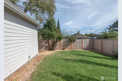 3820 Burke Avenue N, Seattle, WA 98103 - Photo 37