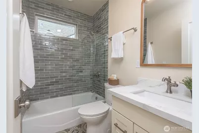 3820 Burke Avenue N, Seattle, WA 98103 - Photo 25