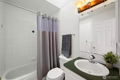 5243 40th Avenue NE, Seattle, WA 98105 - Photo 17