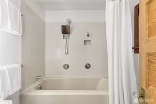 3226 30th Ave W, Seattle, WA 98199 - Photo 17