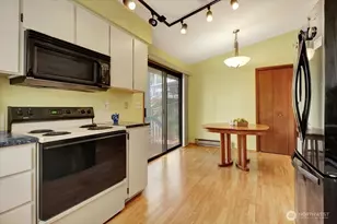 385 Glengarry Dr, Camano Island, WA 98282 - Photo 13