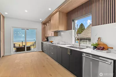 9535 Dayton Avenue N, Seattle, WA 98103 - Photo 9