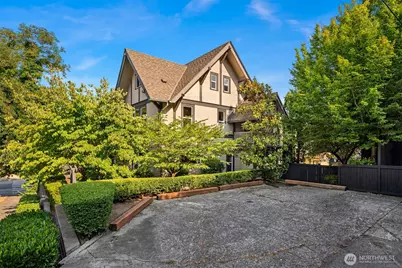 2215 E Aloha Street, Seattle, WA 98112 - Photo 15