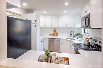 1800 N 105th Street #9-201, Seattle, WA 98133 - Photo 9
