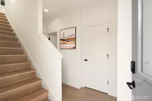 2402 Cleveland Ave, Everett, WA 98201 - Photo 9
