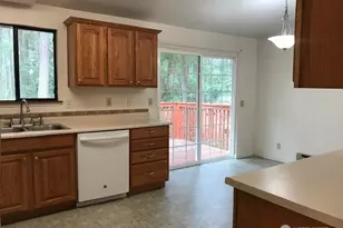 1585 NW Palmer Ln, Bremerton, WA 98311 - Photo 3
