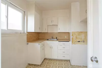 4405 SW Alaska Street #304, Seattle, WA 98116 - Photo 15