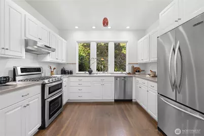 1129 37th Avenue, Seattle, WA 98122 - Photo 11
