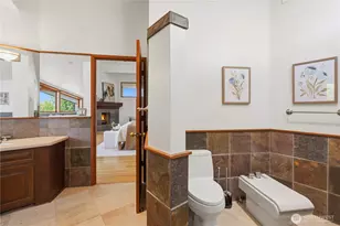 8279 W Mercer Way, Mercer Island, WA 98040 - Photo 23