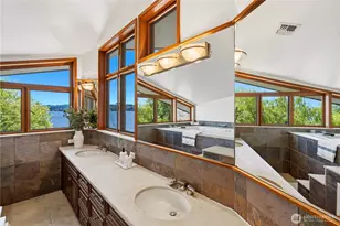8279 W Mercer Way, Mercer Island, WA 98040 - Photo 21