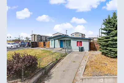 912 W Loop Drive NE, Moses Lake, WA 98837 - Photo 1