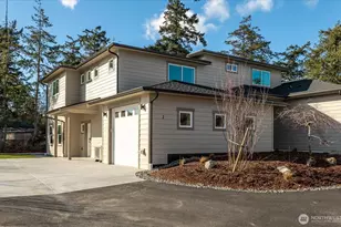 205 NE Third St, Coupeville, WA 98239 - Photo 1
