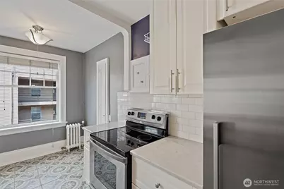 321 Boylston Avenue E #404, Seattle, WA 98102 - Photo 9