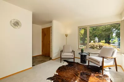 9815 Roosevelt Way NE, Seattle, WA 98115 - Photo 5