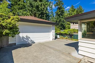 9815 Roosevelt Way NE, Seattle, WA 98115 - Photo 3