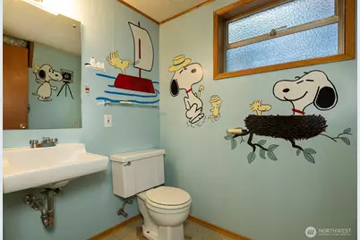9815 Roosevelt Way NE, Seattle, WA 98115 - Photo 33