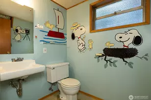 9815 Roosevelt Way NE, Seattle, WA 98115 - Photo 33