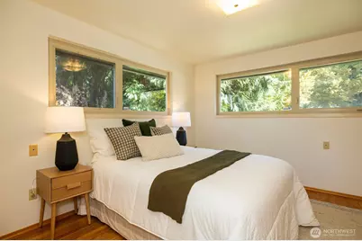 9815 Roosevelt Way NE, Seattle, WA 98115 - Photo 17