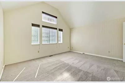 10063 Wallingford Avenue N, Seattle, WA 98133 - Photo 5