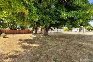 408 S Parkway Ave, Battle Ground, WA 98604 - Photo 3