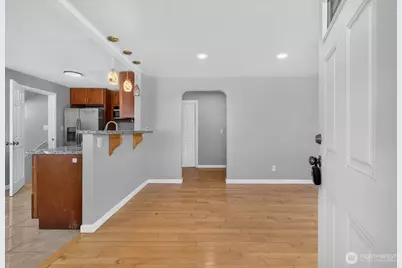 5561 23rd Avenue S, Seattle, WA 98108 - Photo 3