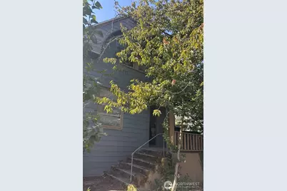 5247 Brooklyn Avenue NE, Seattle, WA 98105 - Photo 1