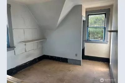 5247 Brooklyn Avenue NE, Seattle, WA 98105 - Photo 13