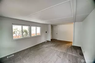 11330 E Riverside Dr, Bothell, WA 98011 - Photo 7