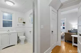 313 NE 76th St, Seattle, WA 98115 - Photo 17