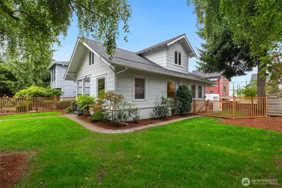 313 NE 76th Street, Seattle, WA 98115 - Photo 1