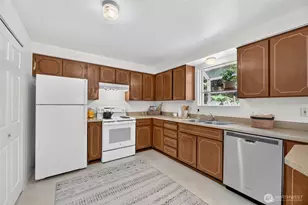 528 SW 118th St, Seattle, WA 98146 - Photo 11