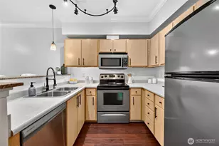 10709 Valley View Rd, Bothell, WA 98011 - Photo 9