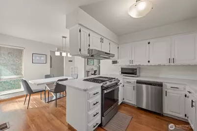 7203 123rd Avenue SE, Newcastle, WA 98056 - Photo 5