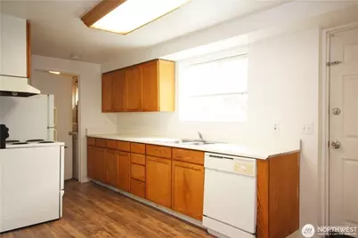 2413 SW Graham Street, Seattle, WA 98106 - Photo 5