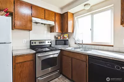 126 W Casino Road #13, Everett, WA 98204 - Photo 11