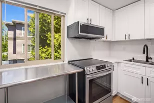 4400 Linden Ave N, Seattle, WA 98103 - Photo 9