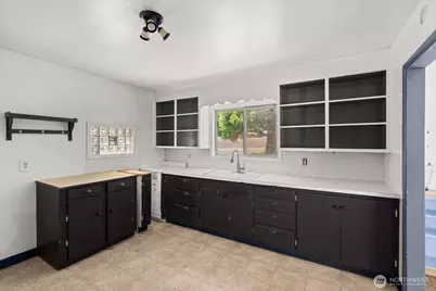 905 Peters Street, Raymond, WA 98577 - Photo 11