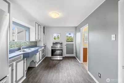 1442 E Whidbey Avenue, Oak Harbor, WA 98277 - Photo 15